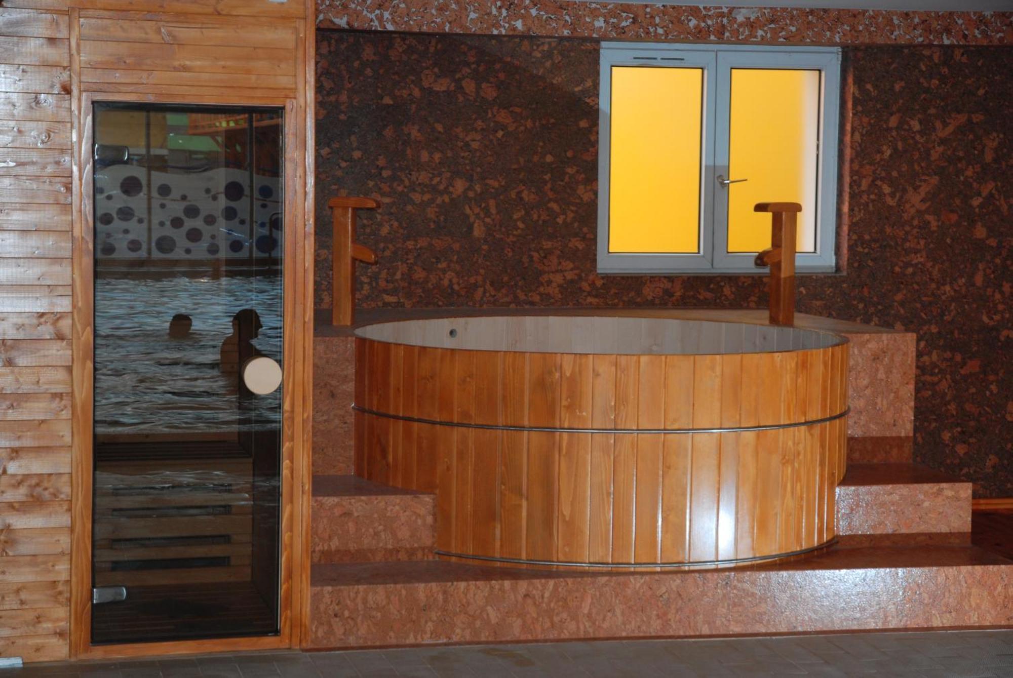Hotel Seneca Nagybánya Kültér fotó