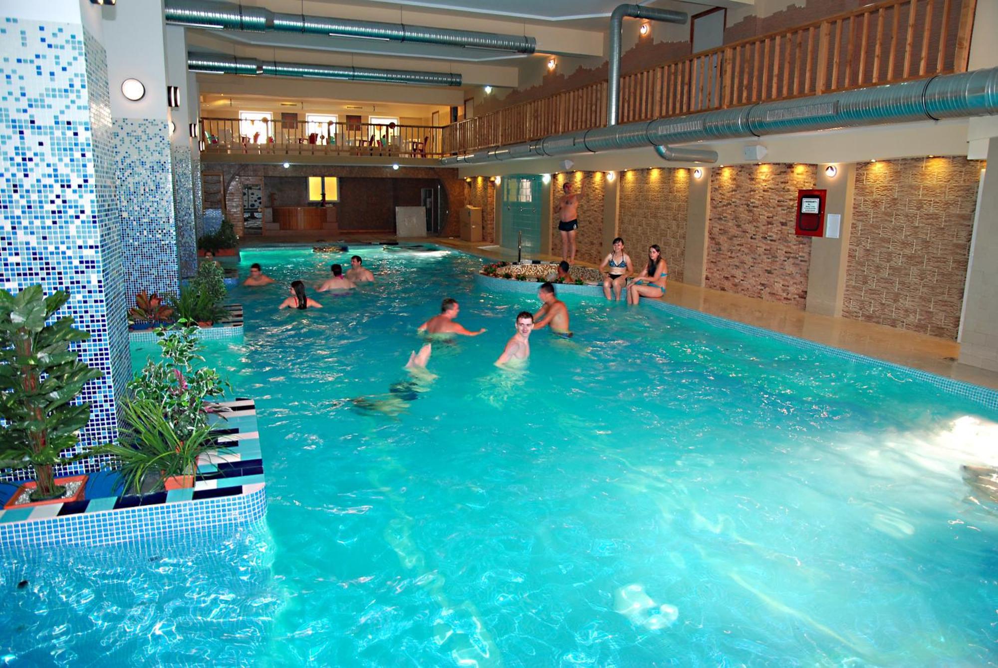 Hotel Seneca Nagybánya Kültér fotó