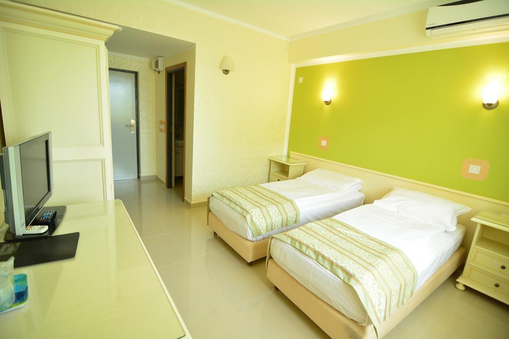 Hotel Seneca Nagybánya Kültér fotó