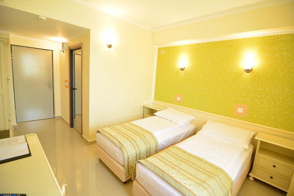 Hotel Seneca Nagybánya Kültér fotó
