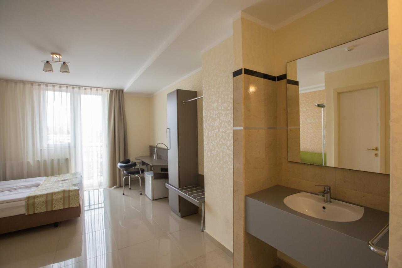 Hotel Seneca Nagybánya Kültér fotó